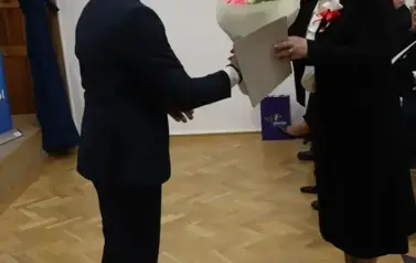 100