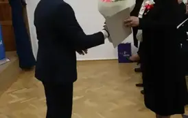100