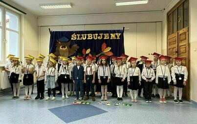Zdjęcie do ŚLUBOWANIE UCZNI&Oacute;W KLAS PIERWSZYCH